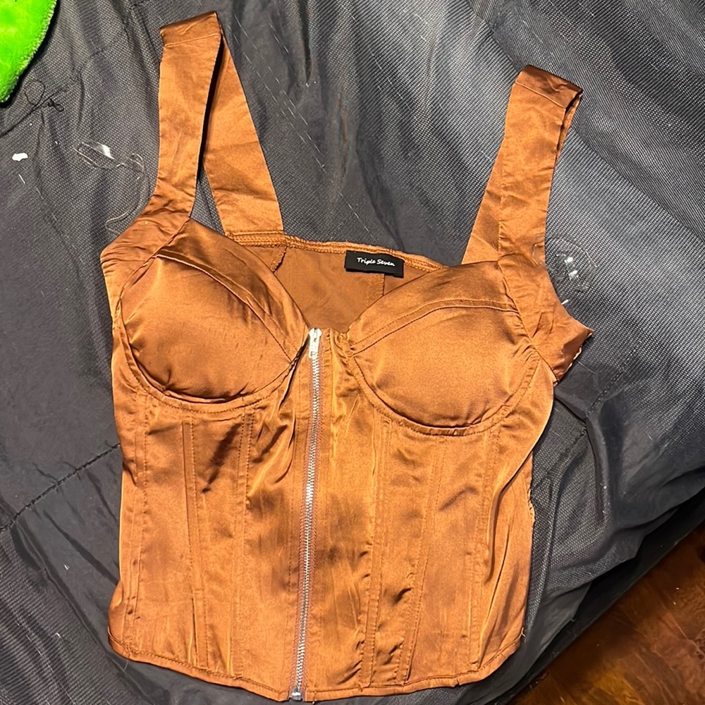 Cute brown shirt!